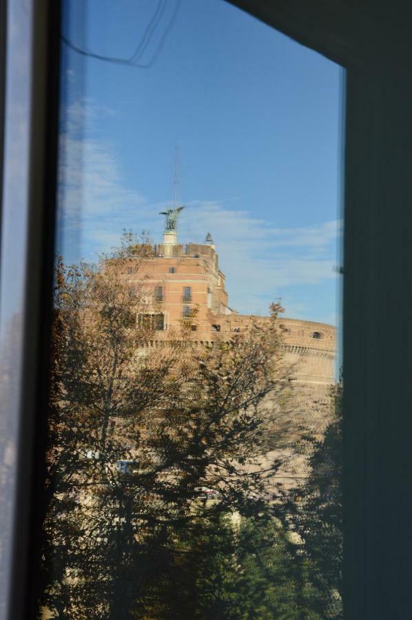 Una Finestra Su Castel Sant'Angelo Róma Kültér fotó